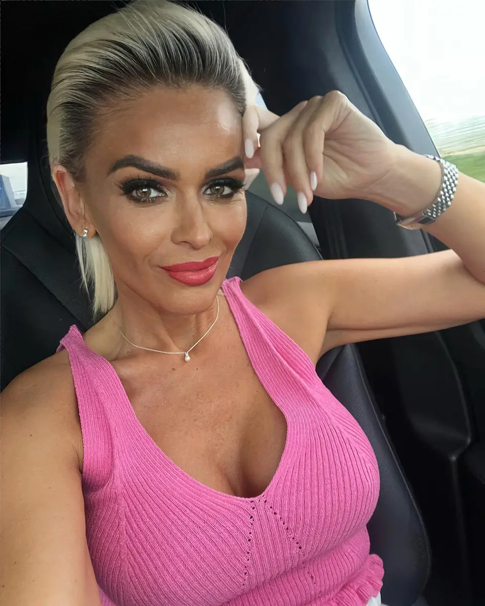 Adiza escort in Istanbul