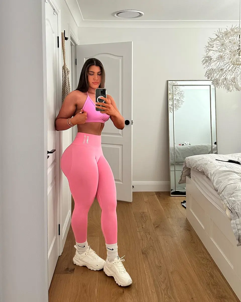 Aleeya escort in Istanbul