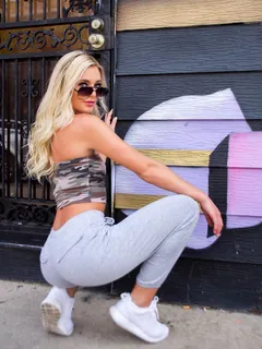 Allie escort in Istanbul