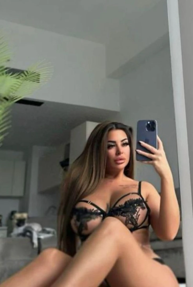 Elizabeth escort in Istanbul