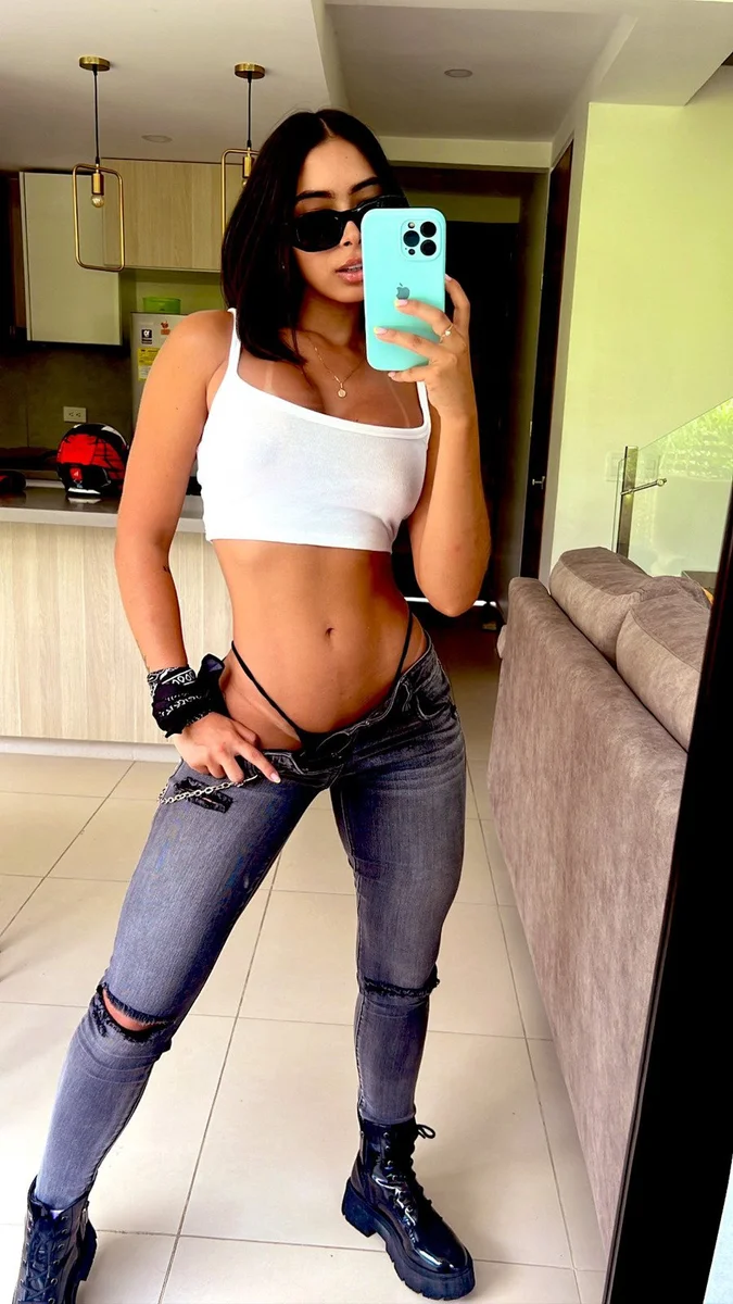Francesca escort in Istanbul