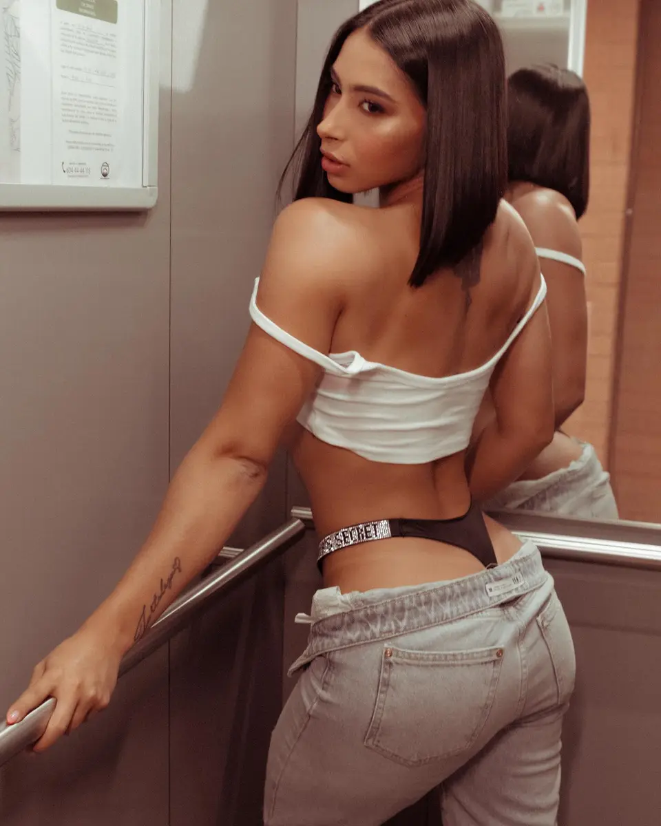 Francesca escort in Istanbul