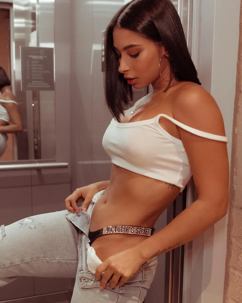 Francesca escort in Istanbul