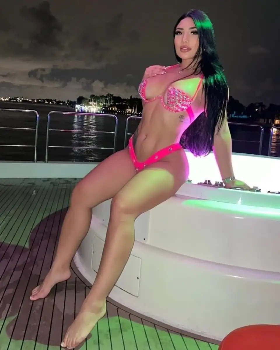 Laura escort in Istanbul